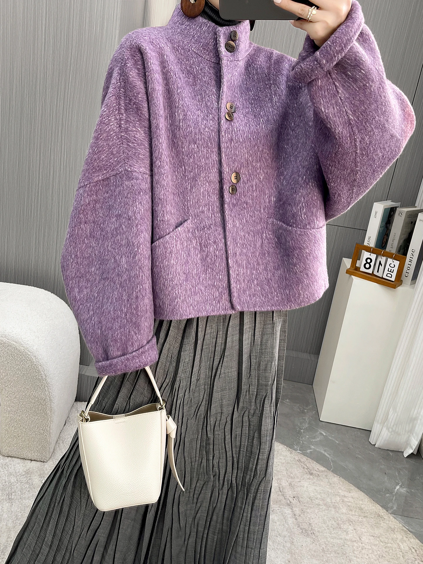 

Элегантное фиолетовое шерстяное пальто для женщин, свободный крой, корейский стиль, на пуговицах, с декоративными элементами, зимняя новинка
