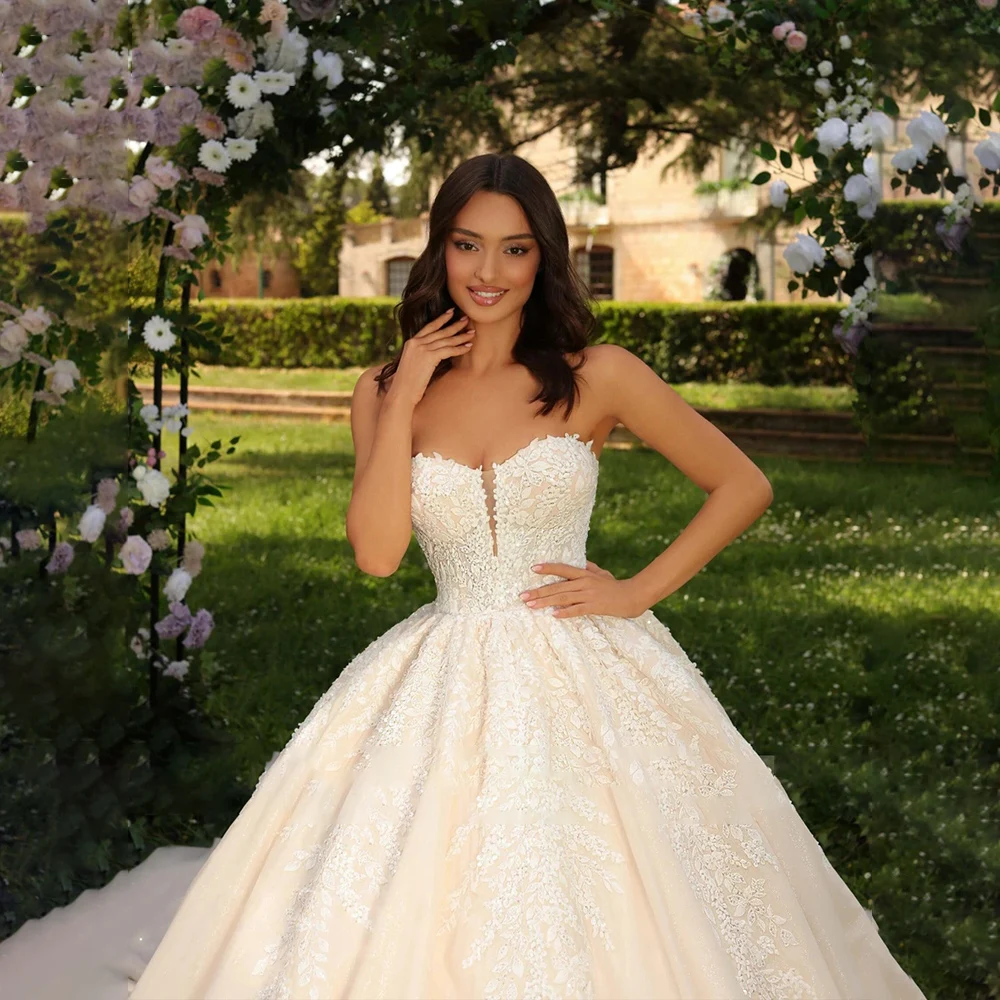 Luxury A Line Bridal Gowns 2024 Strapless Sleeveless  Lace Backless Wedding Dress Customized High Quality Princess Bride Dress