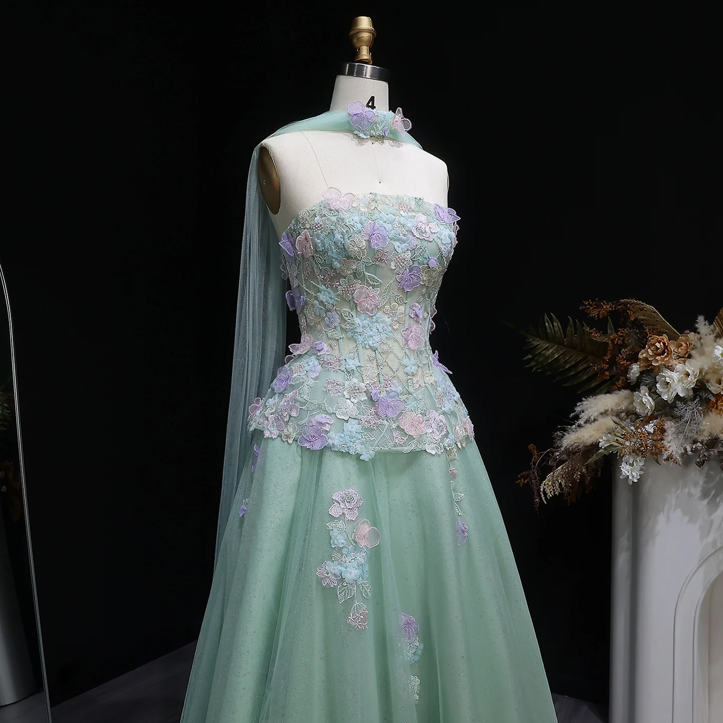 Sharon Said Dubai Elegantes Salbeigrünes Abendkleid mit Applikationen und Schal 2026 Damen Hochzeits-Formelles Partykleid SS755 Maßanfertigung – Detail 7