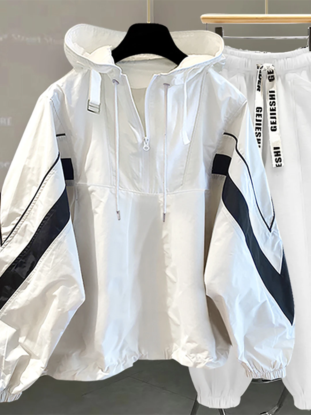 

New Autumn Men's Korean Sle Hooded Stand Collar Color Blo Jaet Faionable Zipper Loose Versatile Men's Casual Top