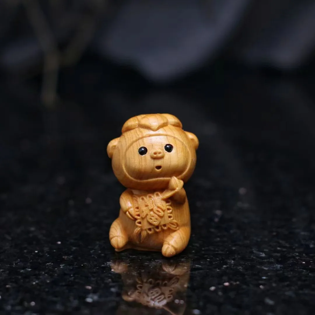 Cypress Wood Carved Blessing Pig Hand Play Toy Cute Small Animal Desktop Ornament Wenwan Craft Decor Gift