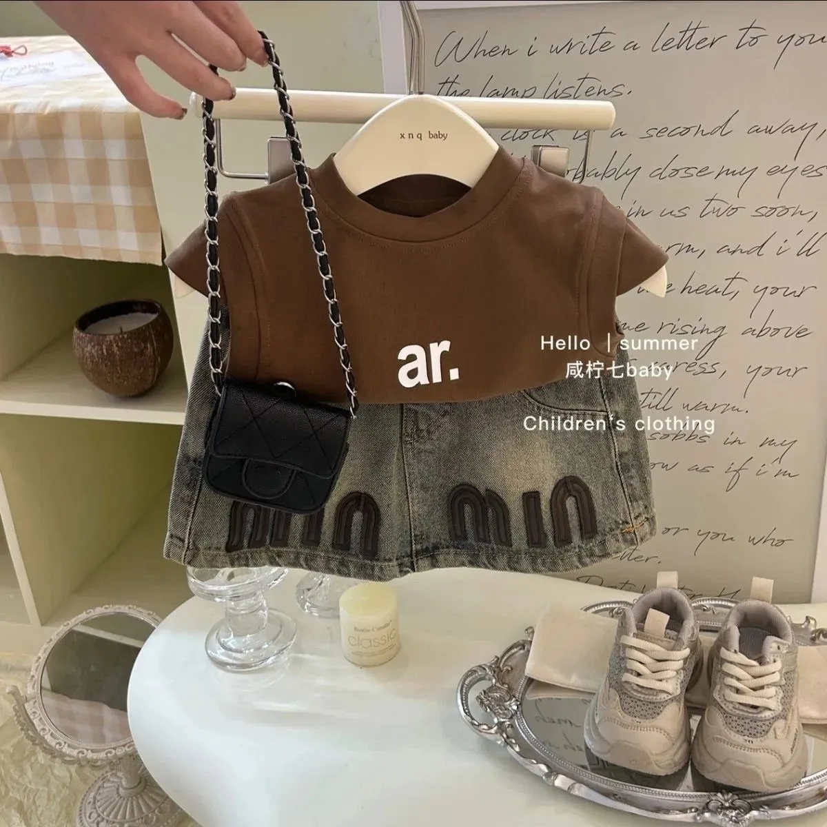 Set di abbigliamento per ragazze estate per bambini coreano casual retrò a maniche corte top t-shirt gonna di jeans gonna corta set di due pezzi