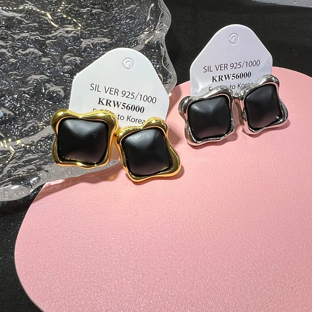 New spring and summer Korean earrings S925 silver needle ins niche high-end geometric retro light luxury irregular stud earrings