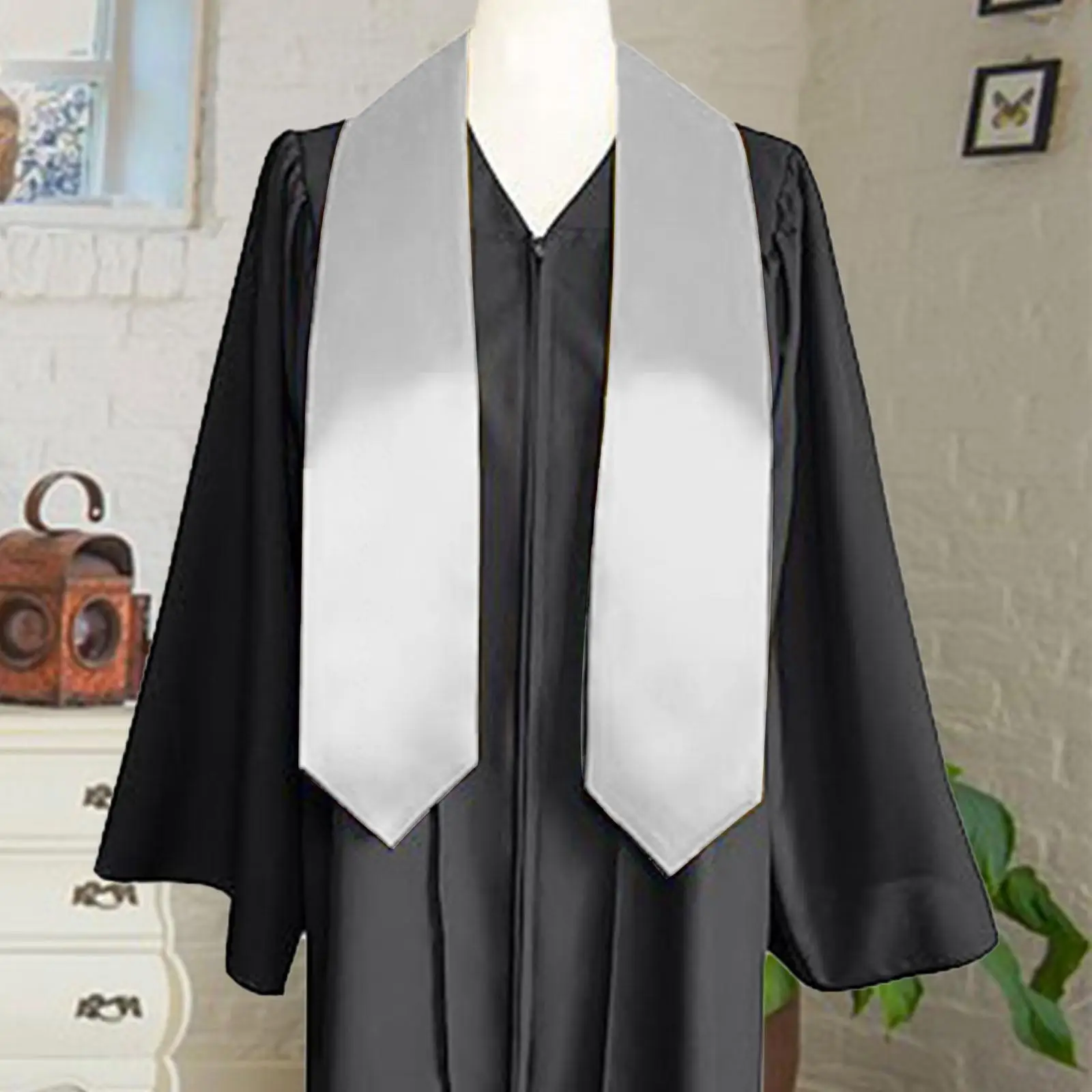 ผ้าพันคอรูปตัววีสีพื้นสำหรับพิธีมอบปริญญาบัตร ใช้กับชุดครุยสำหรับบัณฑิต วิทยาลัย และโรงเรียนมัธยม