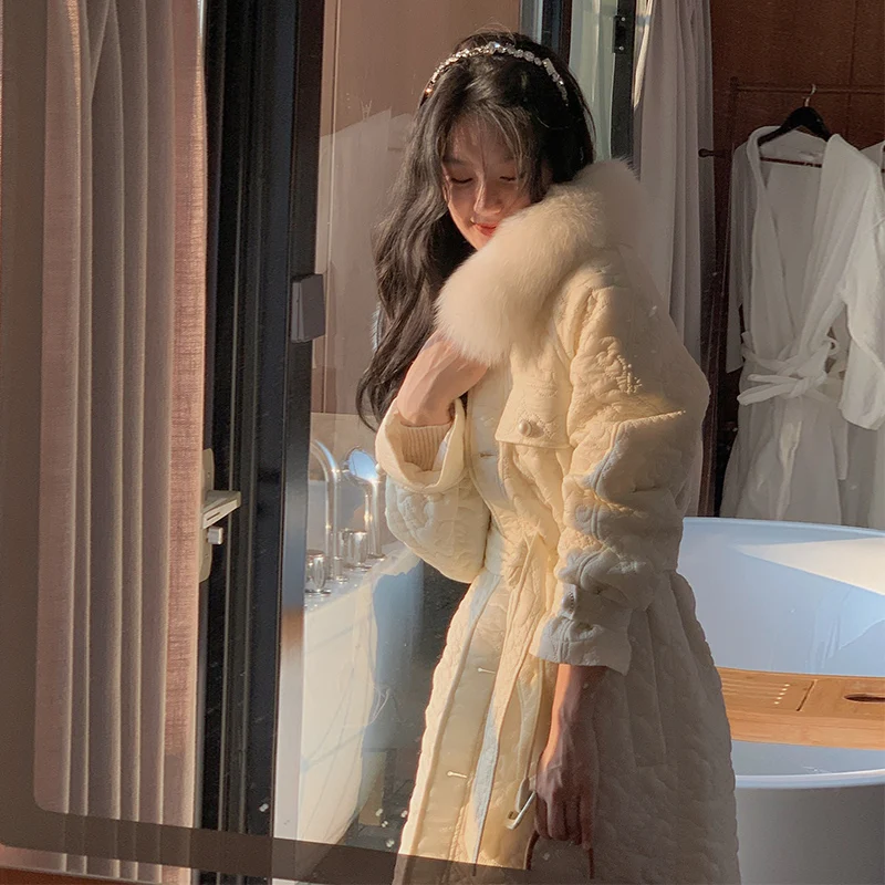 

Белое пуховое хлопковое пальто женское зимнее 2024 года: новая дизайнерская модель, средней длины, верхняя одежда