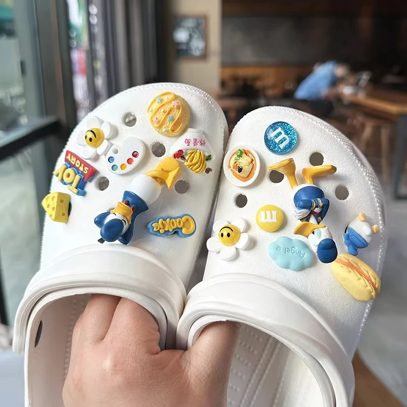 Kompletny zestaw, hit sprzedaży, ozdoby do butów DIY, zabawny styl, urocze kreskówki, trójwymiarowe, wysokiej jakości ozdoby do butów ogrodowych, prezent dla dziewczynki.