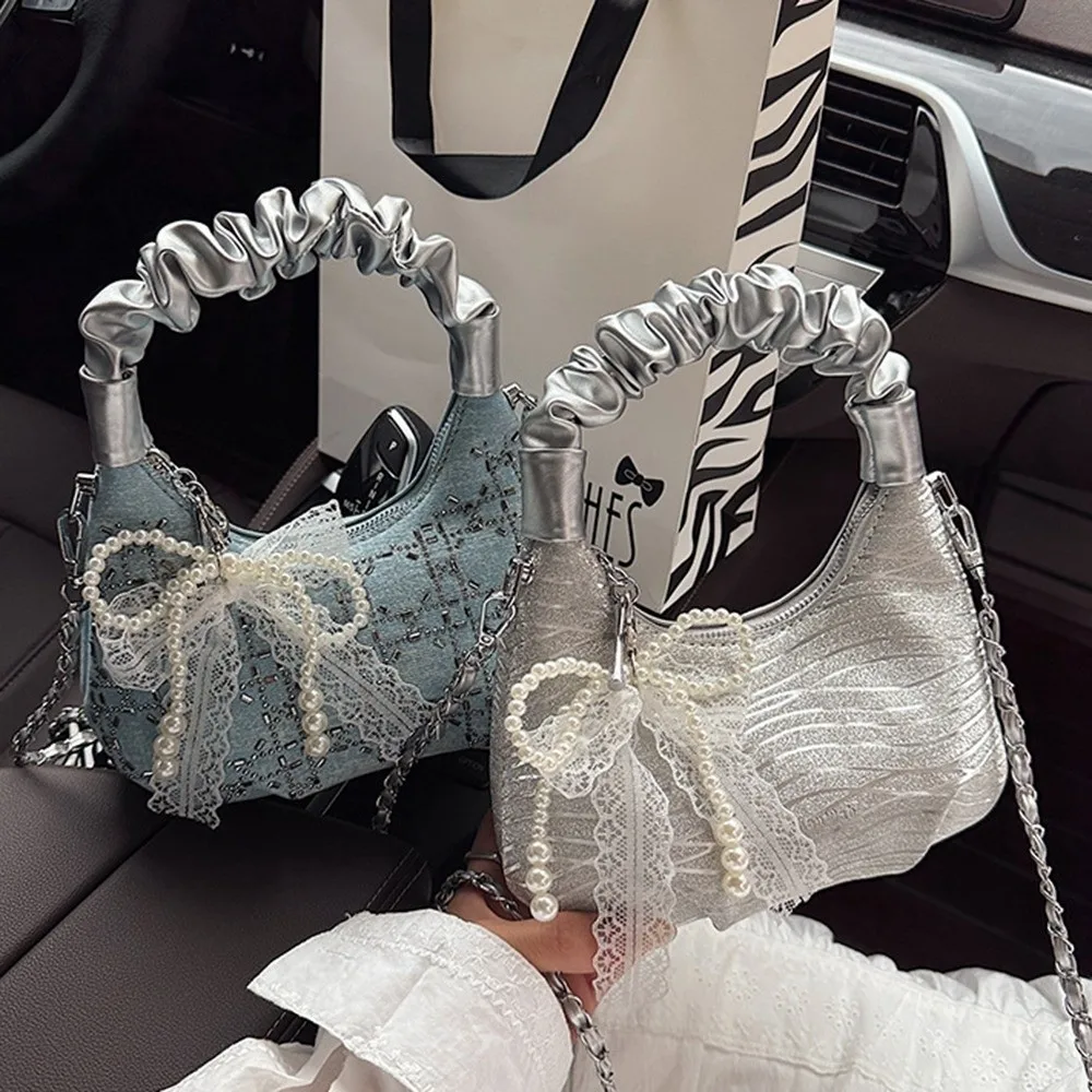 

Плиссированная сумка в корейском стиле с блестками. Изысканная легкая сумка через плечо с цепочкой. Универсальная сумка через плечо с подвеской и бантом.