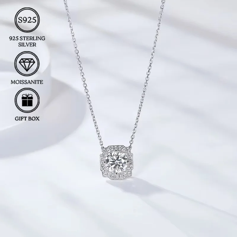 

1pc 1Carat Classic Moissanite Pendant Necklace: A Emitting Dazzling Light Necklace That Showcases An Exquisite Design Adding.