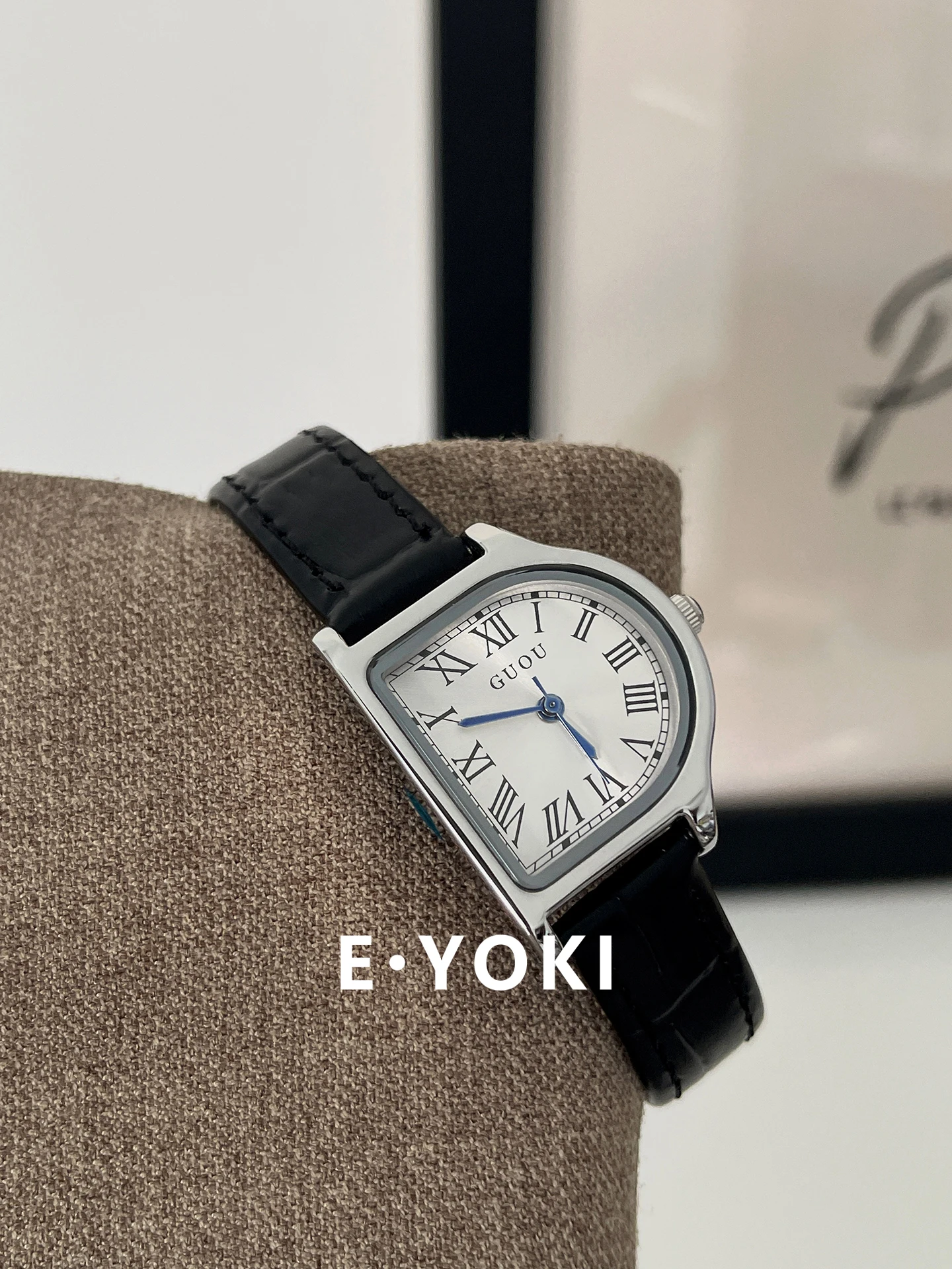 

Черные, серебряные полукруглые римские женские модные элитные ретро женские часы с кожаным ремешком, подарок на день рождения для женщин