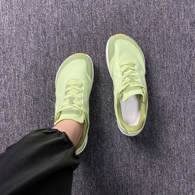 

Large-size wide-toe outdoor training shoes, mint green mesh breathable barefoot thin-soled casual sports shoes for couples