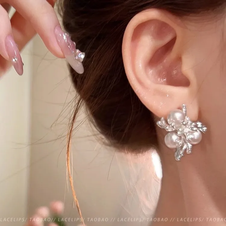 S925 silver needle silver pearl earrings - delicate and elegant earrings for a fashionable and trendy look.