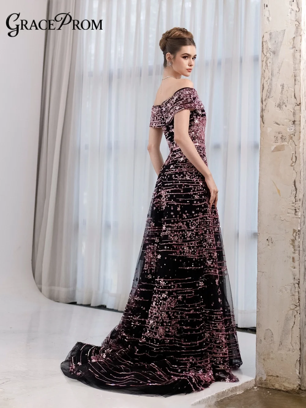 Dreamy Glitter Strip Black A Line Party Dress Off Shoulder Beaded Sheer Tulle Train Evening Gown For Wedding Guests فساتين سهرة