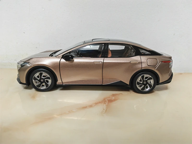 ダイキャスト 1/18 スケールオリジナル一汽トヨタ BZ3 E-TNGA 2023 合金車モデルグッズ玩具ギフトお土産ディスプレイ飾り