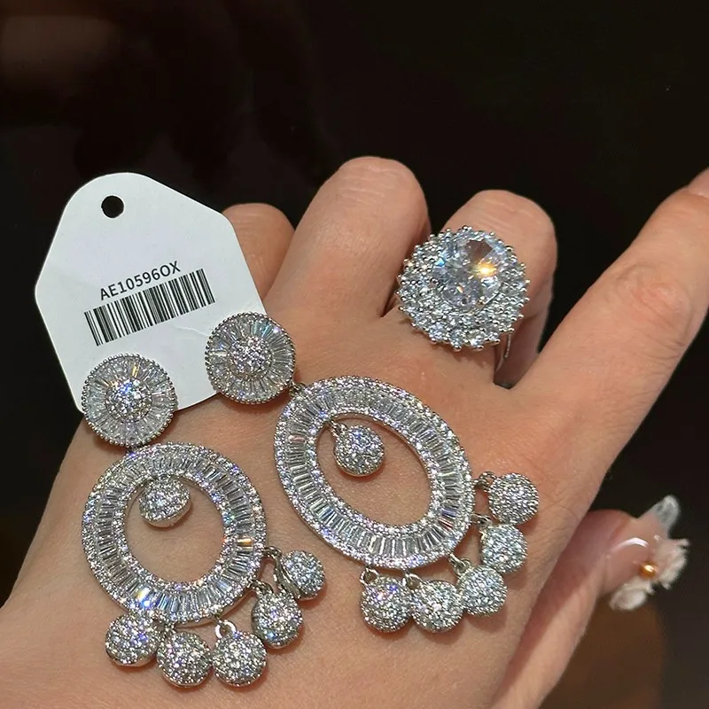 eleganti-orecchini-graziosi-e-squisiti-con-zirconi-lunghi-e-lussuosi