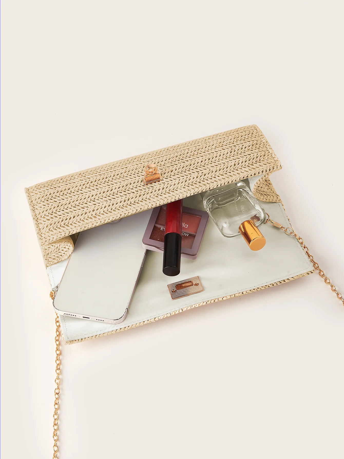 حقائب وقوابض أنيقة وأنيقة من القش، وحقائب كروس خفيفة الوزن وفاخرة، تجعل الهدية المثالية لأحبائك