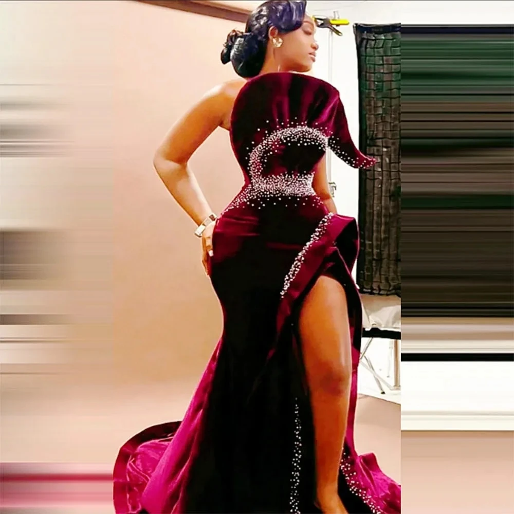 

Gorgeous Sparkly Prom Dresses Velvet Sexy High Split Evening Gowns Sparkly Beaded Sweep Train Formal Party Dress