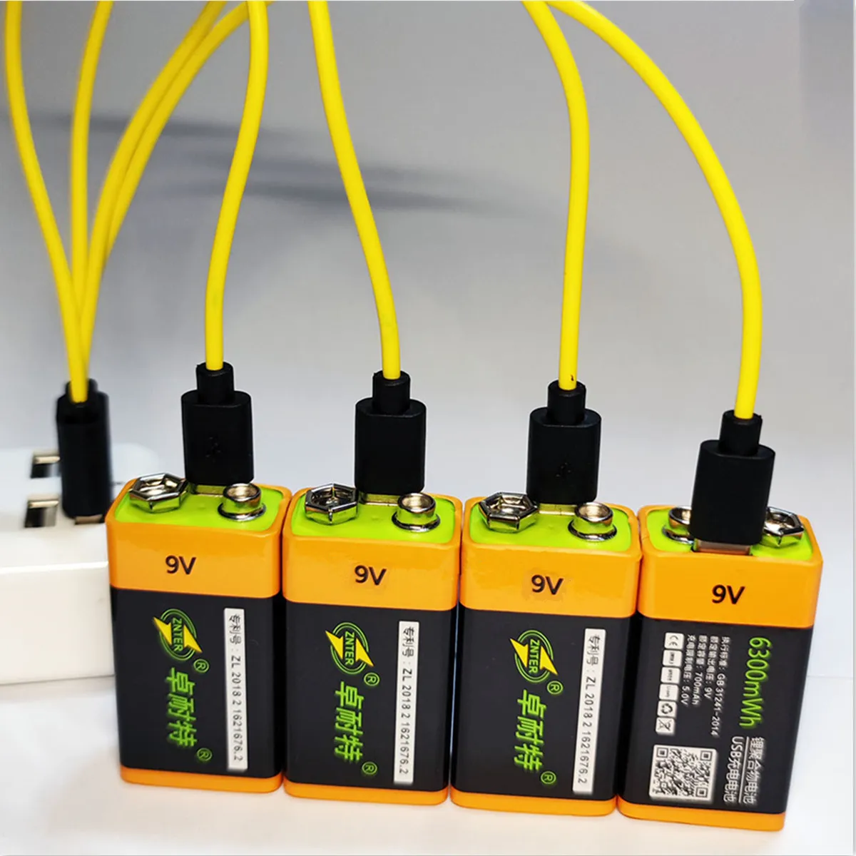 

4PCS 100% ZNTER 9V 700mAh Rechargeable Battery USB 6300mWh Li-Polymer Battery RC Battery with Type-C Cable Fast Charge