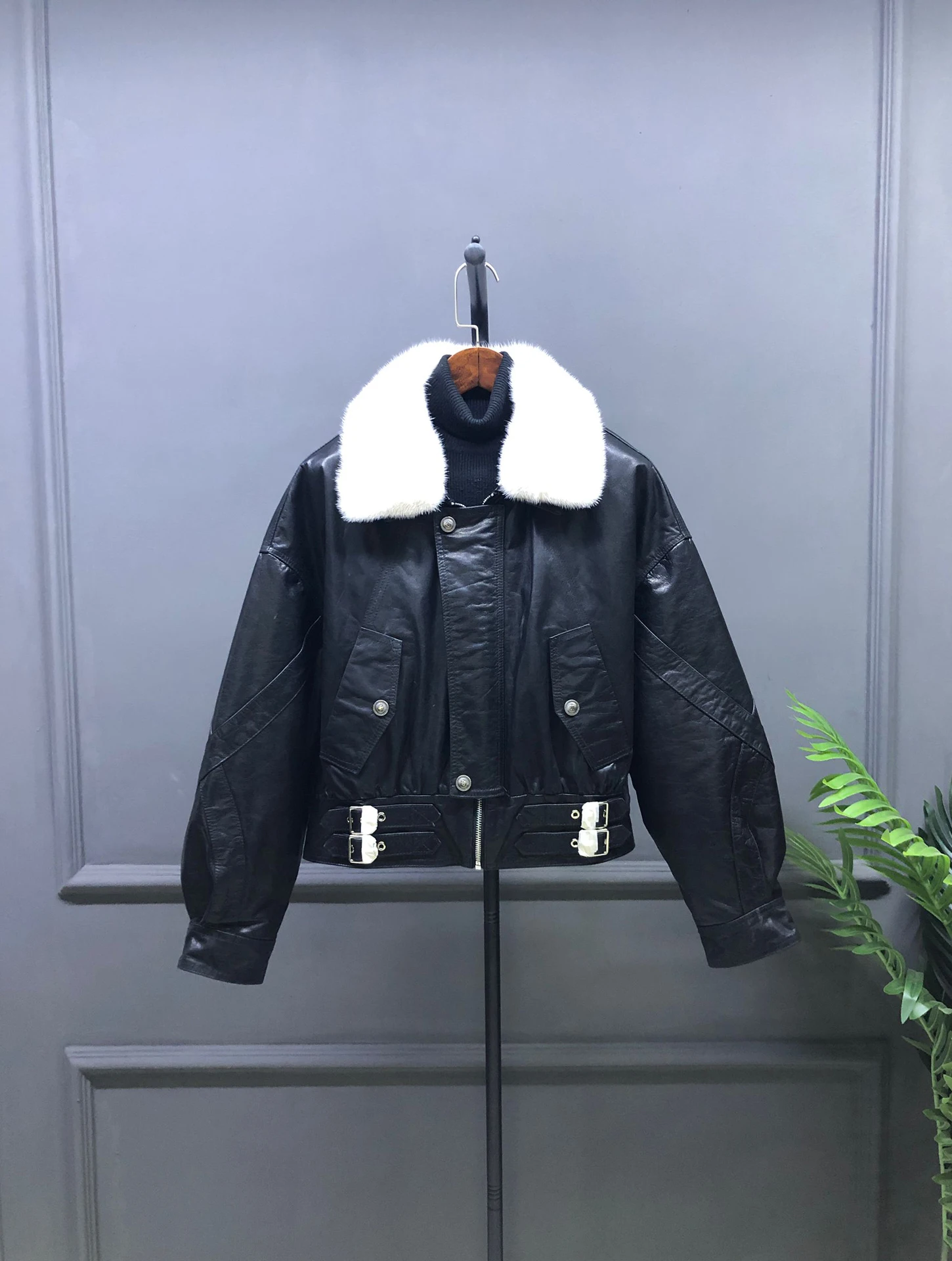 

Slimming ort Leather Jaet with Lamb Fur Collar Warm Real Leather Outerwear for Women Layered Cowhide down Coat