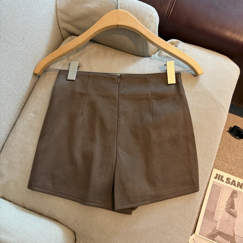 Solid Color 2026 Autumn and Winter New Minimalist High Waist Holiday Shorts Femininity Versatile Casual Fashion Short Pants