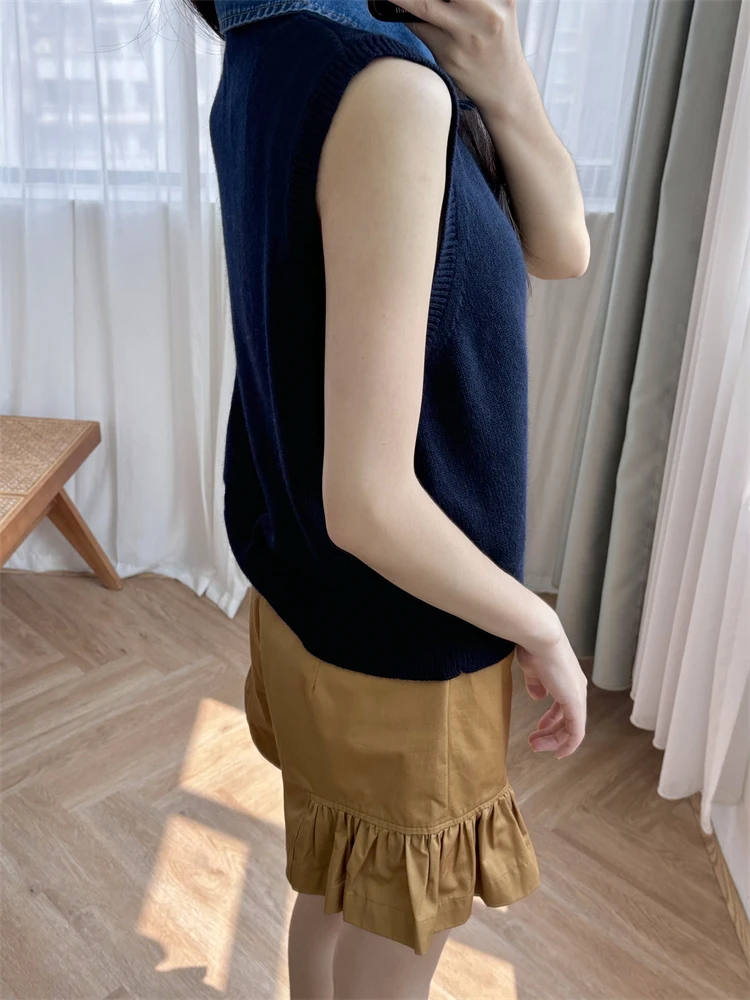 New 2024 High Quality Women Knit Top Wool Vest Detachable Polo Collar Sleeveless High Street Chic Stunning Fashion Design S