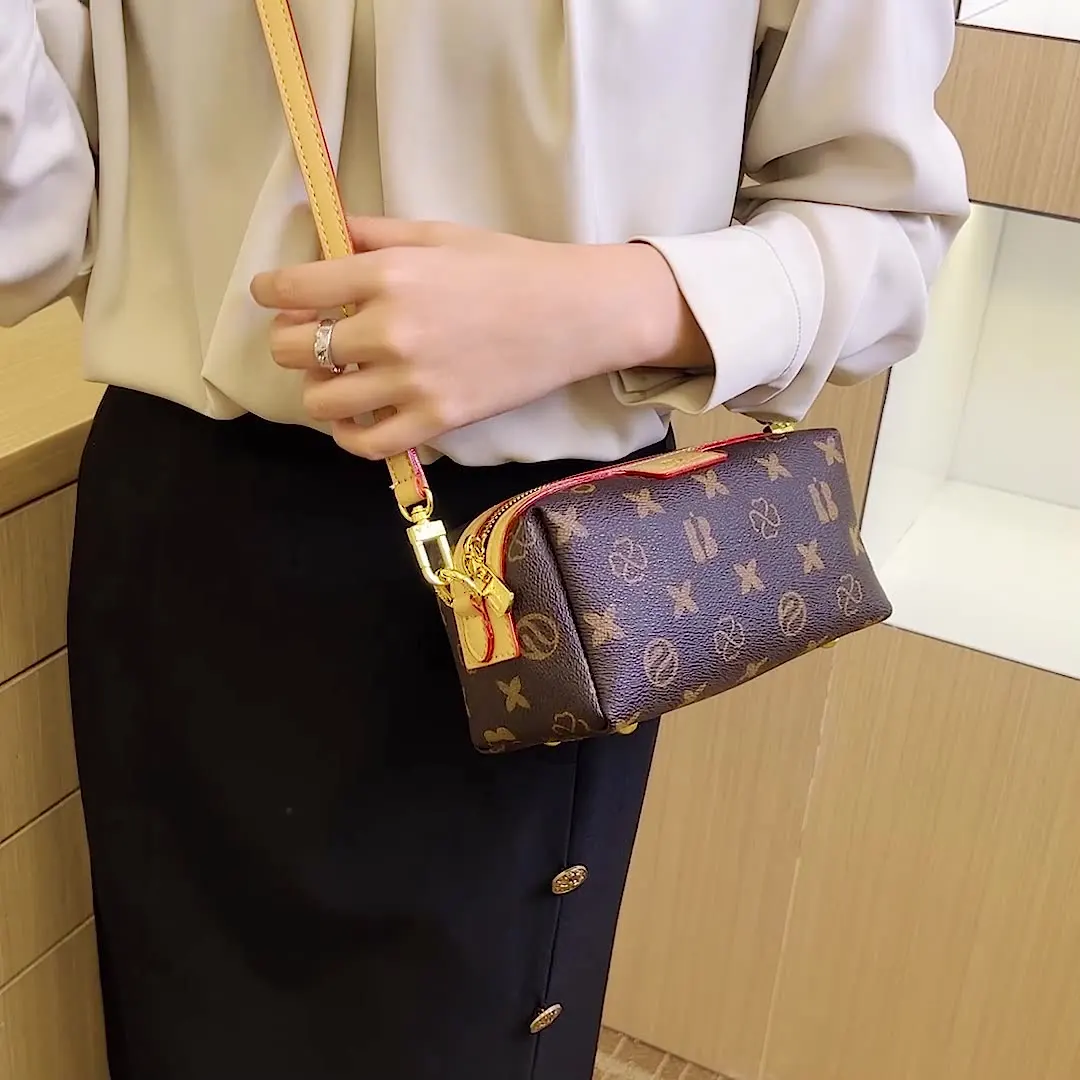 

2024 new women's bag clutch bag Fashion soft leather presbyard small bag Casual fashion mini crossbody storage bag C021