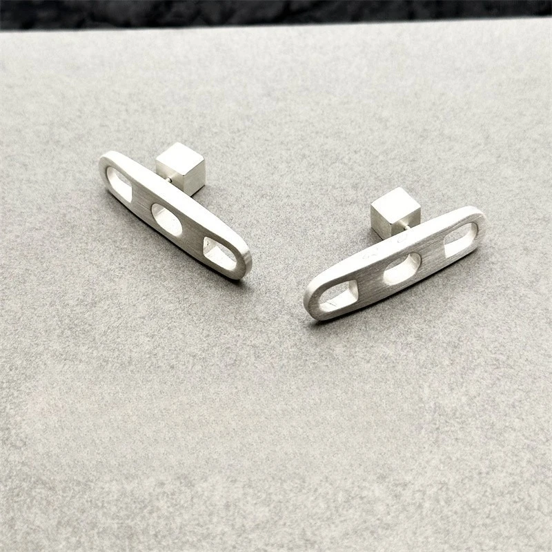 22ss-dark-style-hollow-metal-tag-earrings-for-men-women-european-punk-unique-yuppie-ear-accessories
