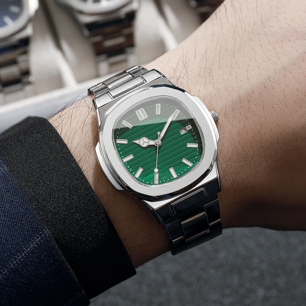 1pcs Men's Watch Fashion Casual Classic Square Scale Calendar Dial Trendy Handsome Quartz Watch ( Box Not Included)