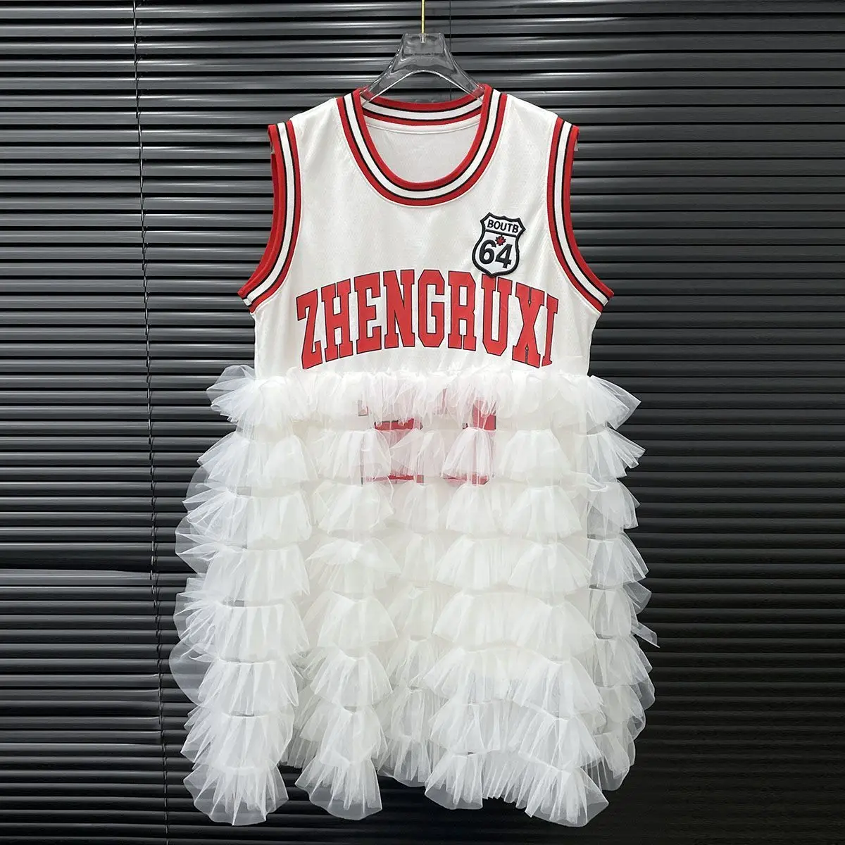 Femmes maille Patchwork volants gilet robe lettres chiffres imprimé sans manches t-shirt gaze épissé Lotus gâteau jupe longue débardeurs