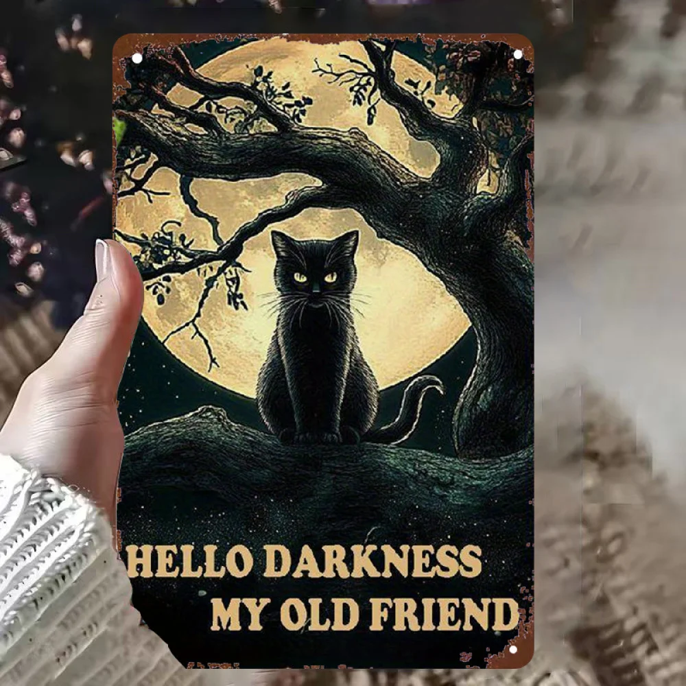 Plano 2D - Una pared metálica plana 2D con un gato negro de estilo gótico y una luna llena, con dimensiones de 8.0X12.0 pulgadas. Esta escena nocturna retro con temática de brujas contiene la frase "Oscuridad, mi amiga" y una silueta de un gatito negro, ideal para Halloween.
