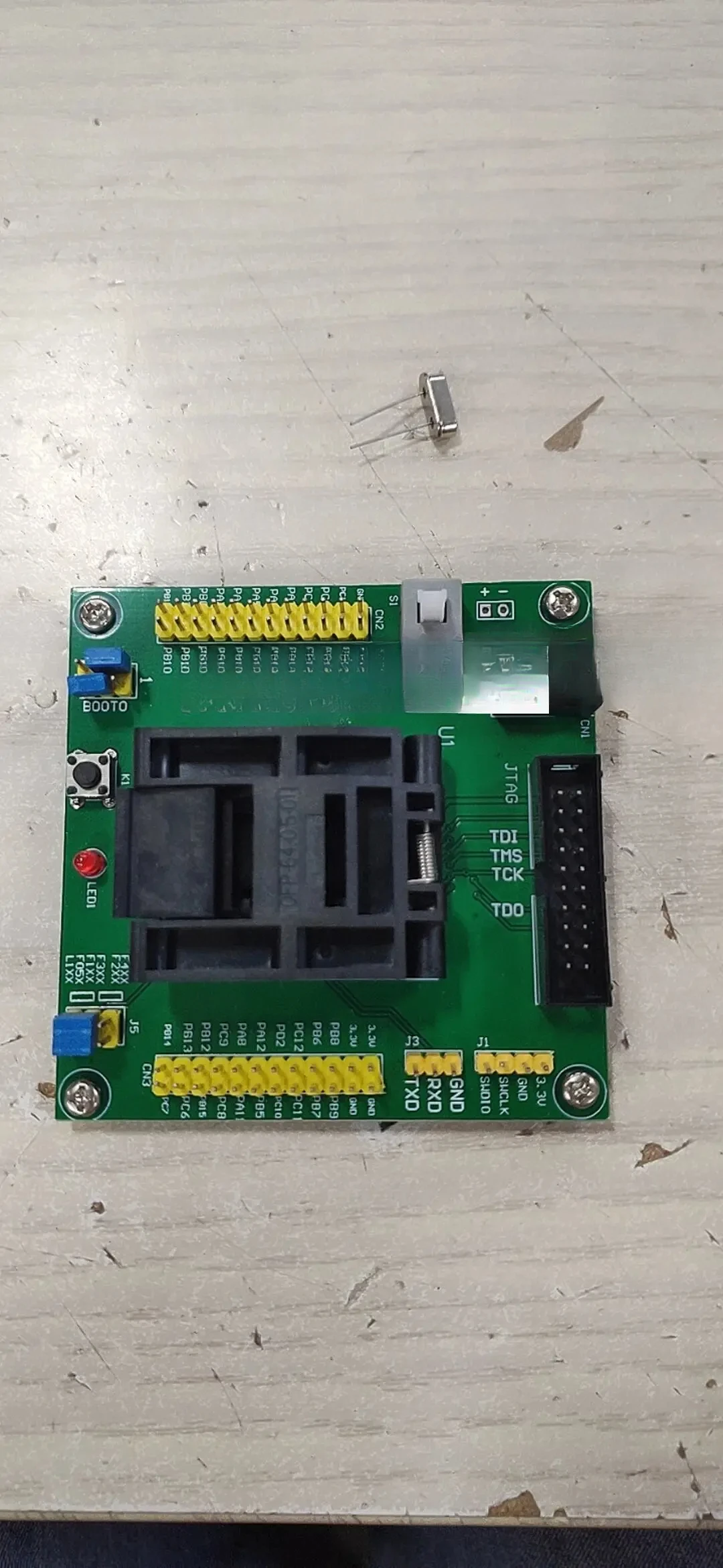 Soquete de programação de teste STM32 Programador de pacote LQFP64 JTAG SWD Porta serial 3 Métodos de download