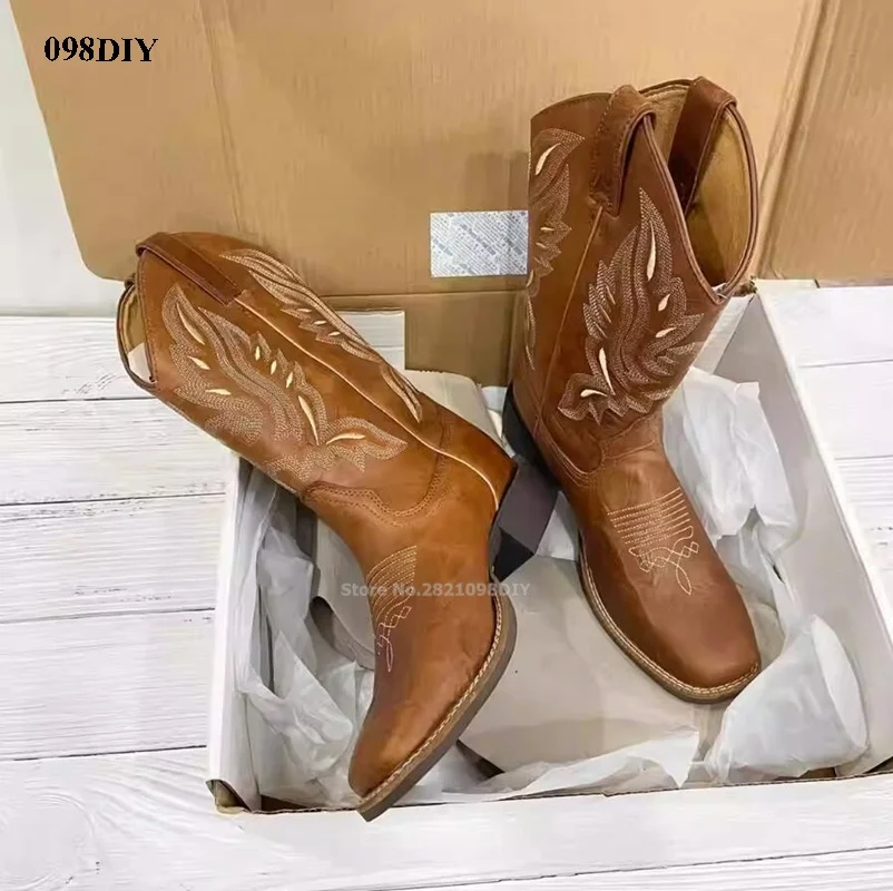 Botas ocidentais estilo retrô para mulheres, couro real, botas curtas bordadas, botas de caubói angustiadas