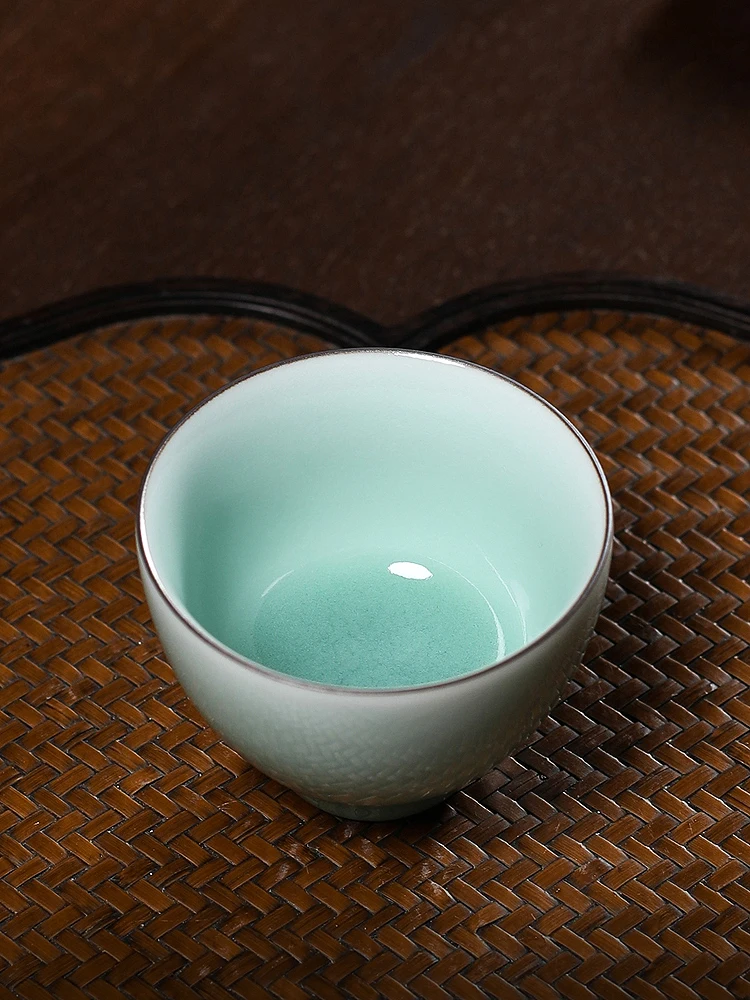 Handmade Blue Porcelain Gongfu Tea Cup Owner Cup Ceramic Drinking Cup Chinese Style Tea Set for Home Use Single Cup Chicken H...