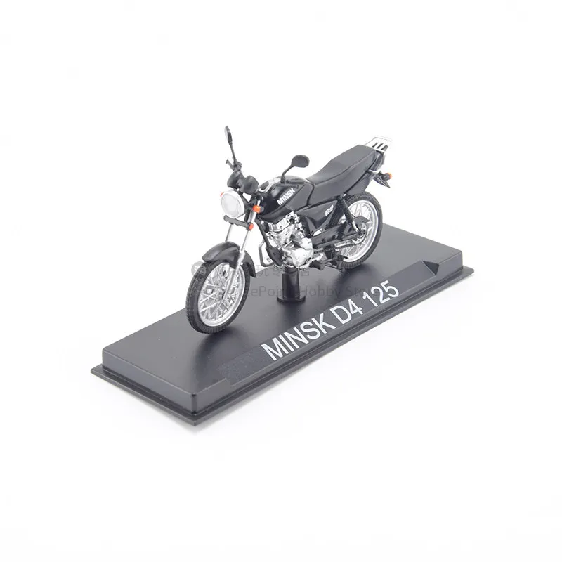 1:24 Scale MINSK-D4-125 Motorcycle Model Kit - usage example