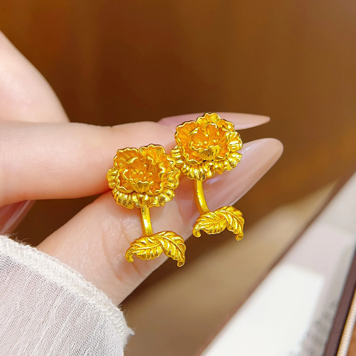 women detachable rich flower gold earrings produced from 24K pure gold AU999 fits low-key restrained workplace matching.
