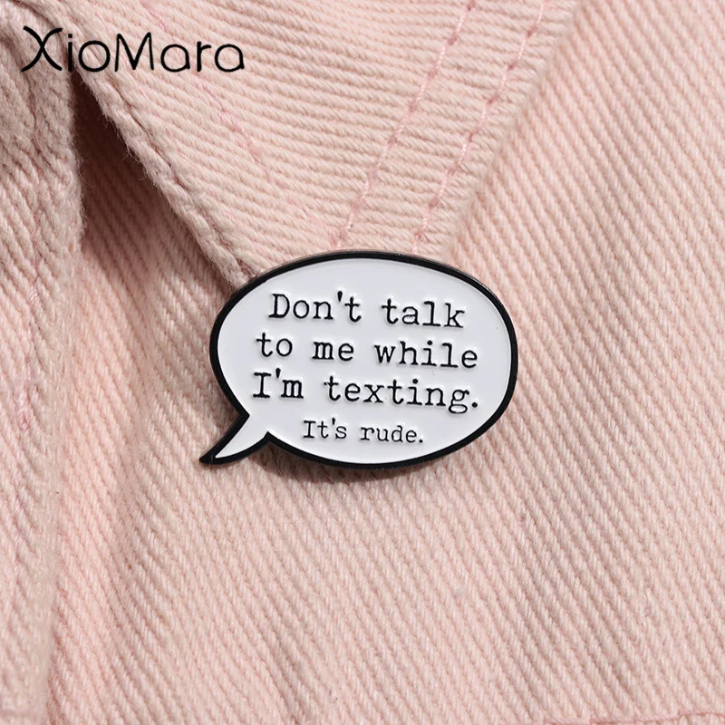 Don't Talk To Me While I'm Texting Enamel Pin Funny Saying Brooch Lapel Backpack Badge Jewelry Gift For Friends