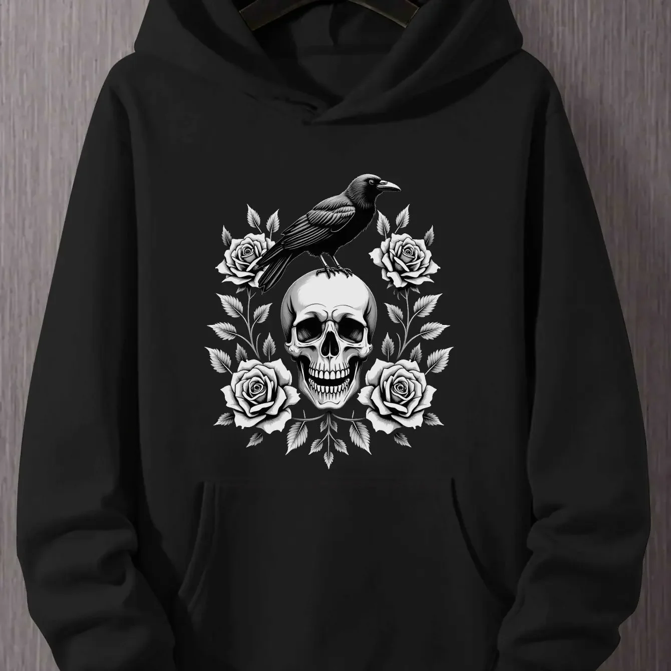 Sudadera con Capucha Extra Grande Estilo Gótico Heavy Metal para Hombre - Diseño en Contraste de Calavera y Cuervo en Blanco y Negro con Rosa y Alas de Murciélago
