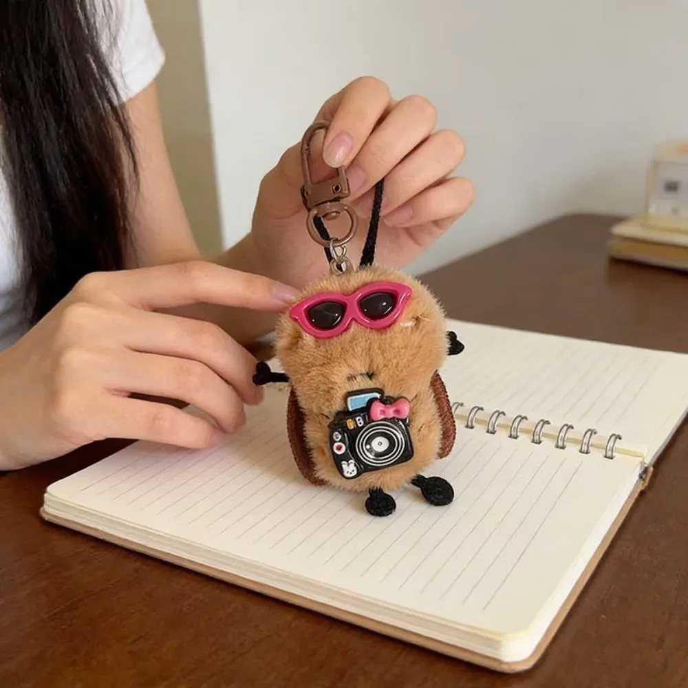 

Cute Bag Hanging Cockroach Keychain Ornaments Mini Plush Cockroach Pendant Creative Funny Car Key Ring Backpack Accessory