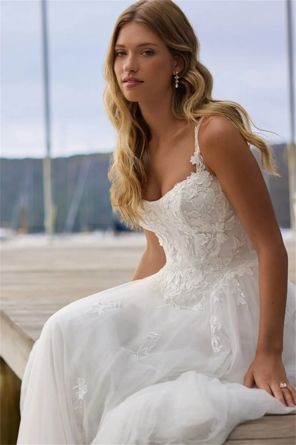 Kyoto Customized Empire Waist Spaghetti Strap Lace Wedding Dress Gorgeous Appliques White فستان زفاف Court Train Abito da sposa