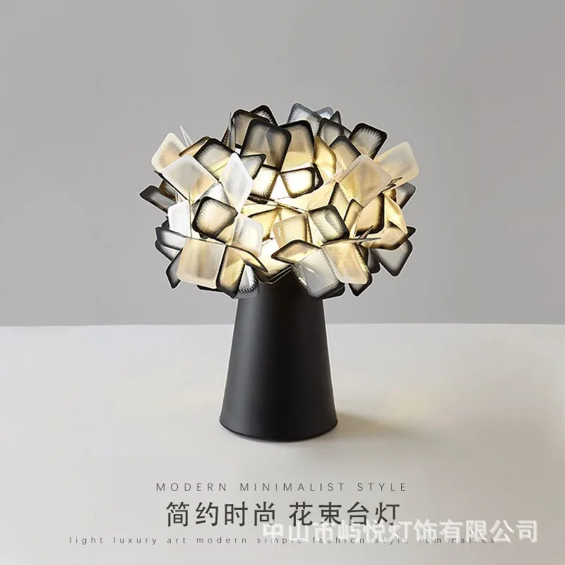 Bedroom Bedside Lamp Italian Designer Flower Table Lamp Simple Modern Creative Pattern Living Room Decorative Table Lamp