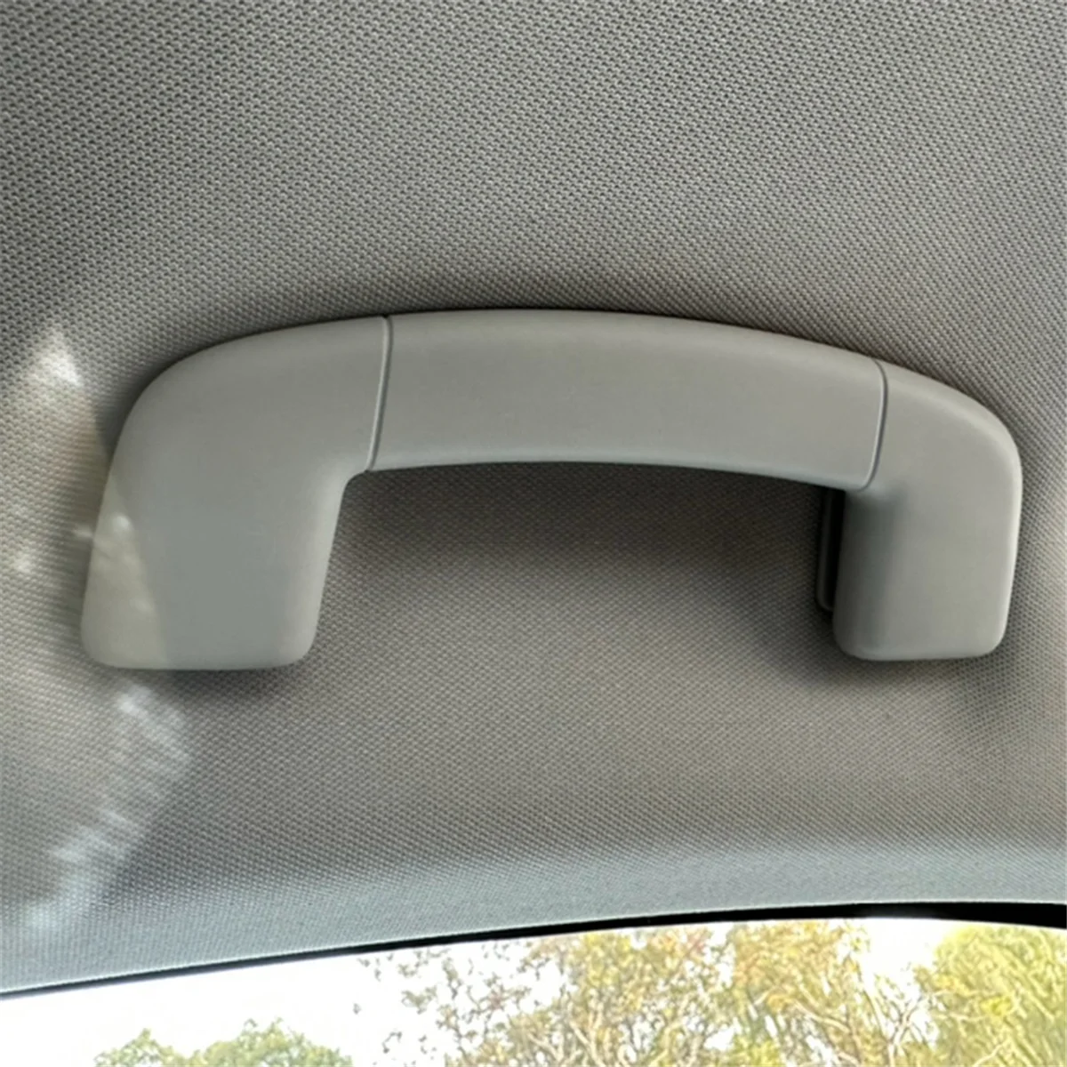 

Exclusive Front Interior Roof Safety Handle Roof Pull Handle Ceiling Armrest Handrail for VW Tiguan MK2 2017 2018 5NG857607A