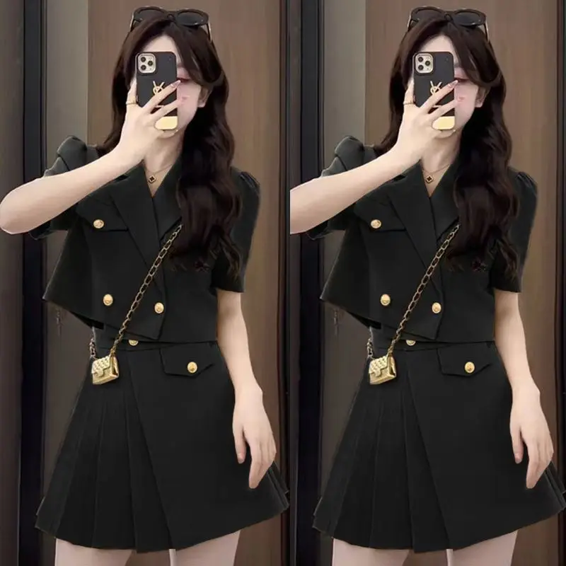 Summer 2025 fashion new style Japanese and Korean style, light and slim short suit jacket for mature women, fashionable outfit.