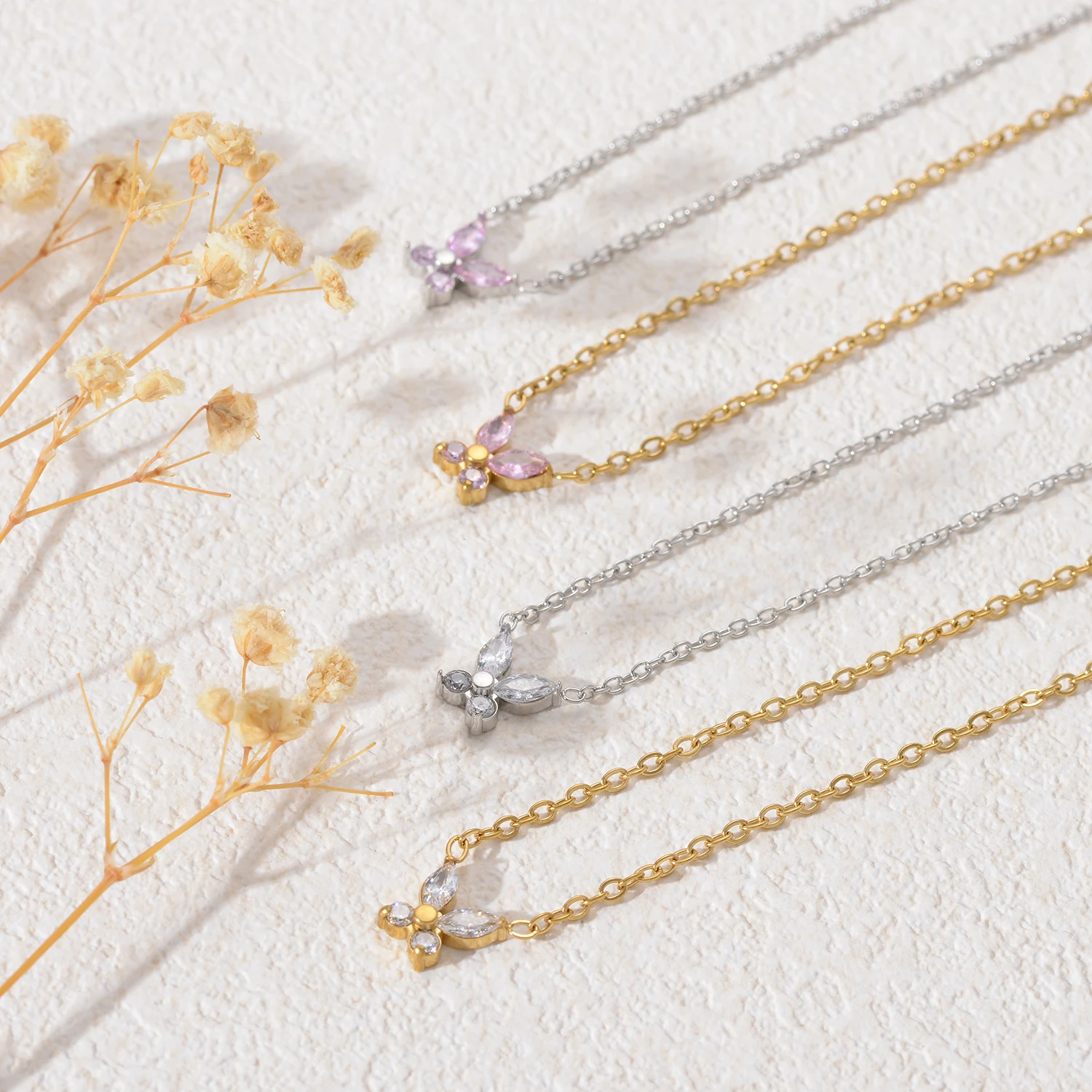 Sparkling Zirconia Butterfly P - Butterfly Clasp Deployant 评论和价格