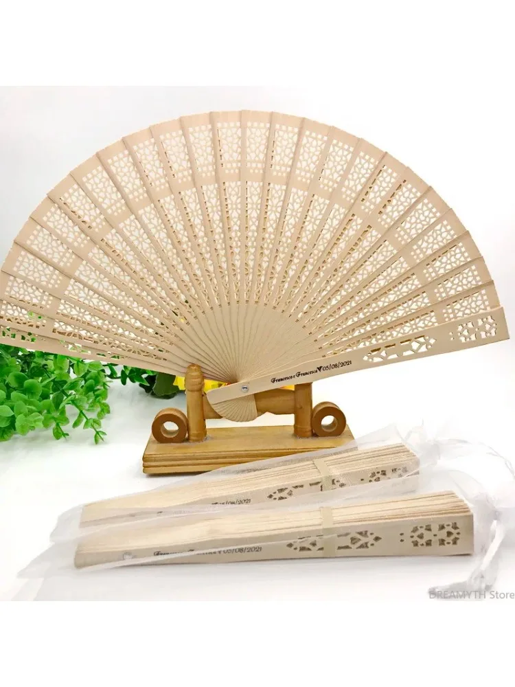 20-100 stuks gepersonaliseerde houten huwelijkscadeaus en cadeaus voor gasten Sandelhout ventilator opvouwbare feestdecoratie - afbeelding 2