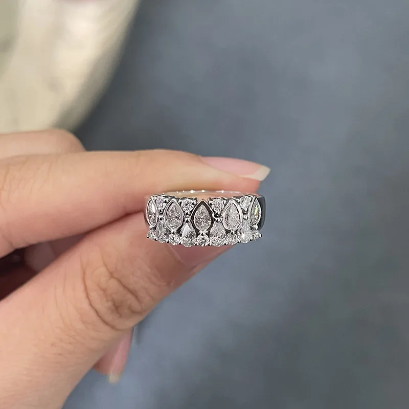 Hochwertiger Laborgezüchteter Diamant-Ehering aus Platin 950, 1,58 Karat, DEF VS-VVS, Rund- & Tropfenschliff, HPHT, Eleganter Damen-Verlobungsschmuck – Detail 8