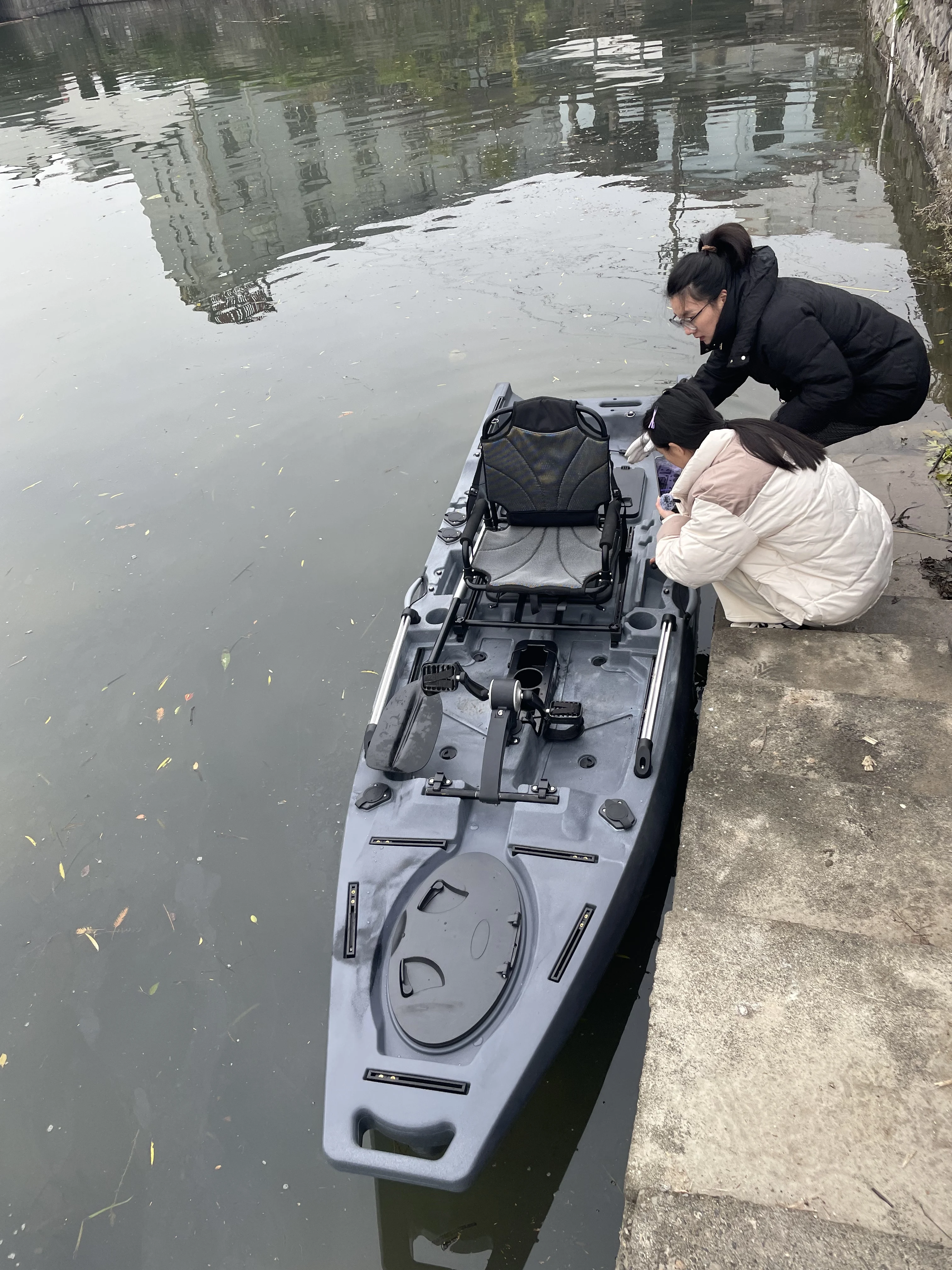 Single Person Pedal Drive Fishing Kayak Foot Pedal With Electric Motor Portable Outdoor Water Sport Fishing Boat