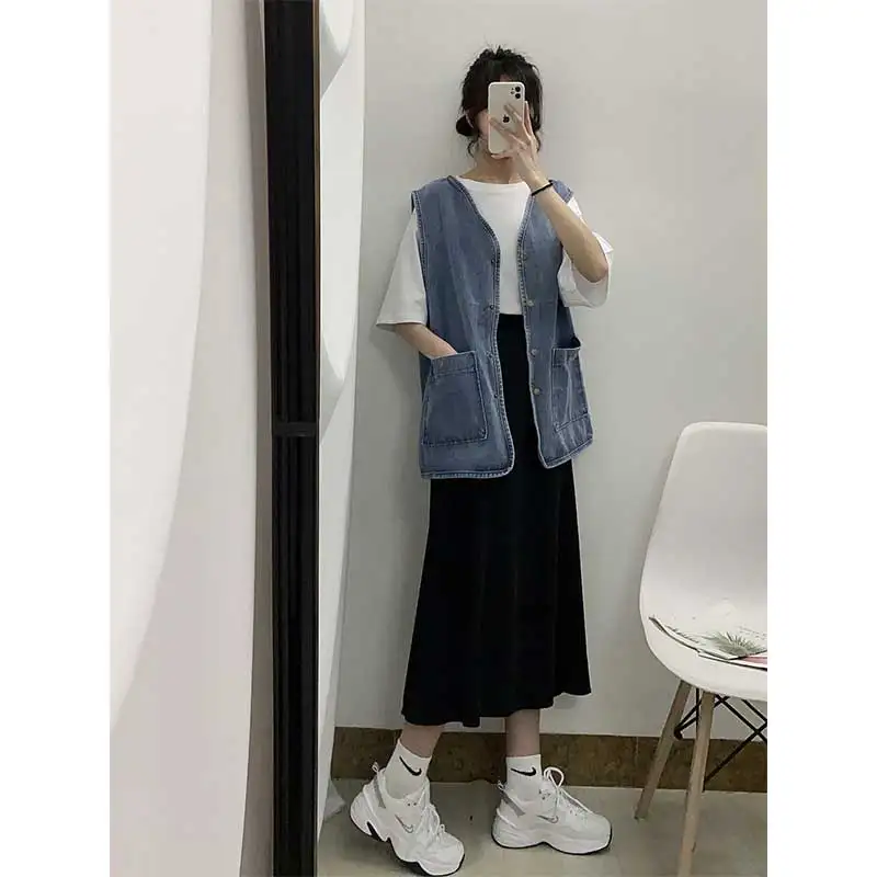 

Осенне-зимний женский джинсовый жилет больших размеров: свободный крой, стройнящий силуэт, универсальная верхняя одежда, модный дизайн, на одной пуговице, повседневный стиль