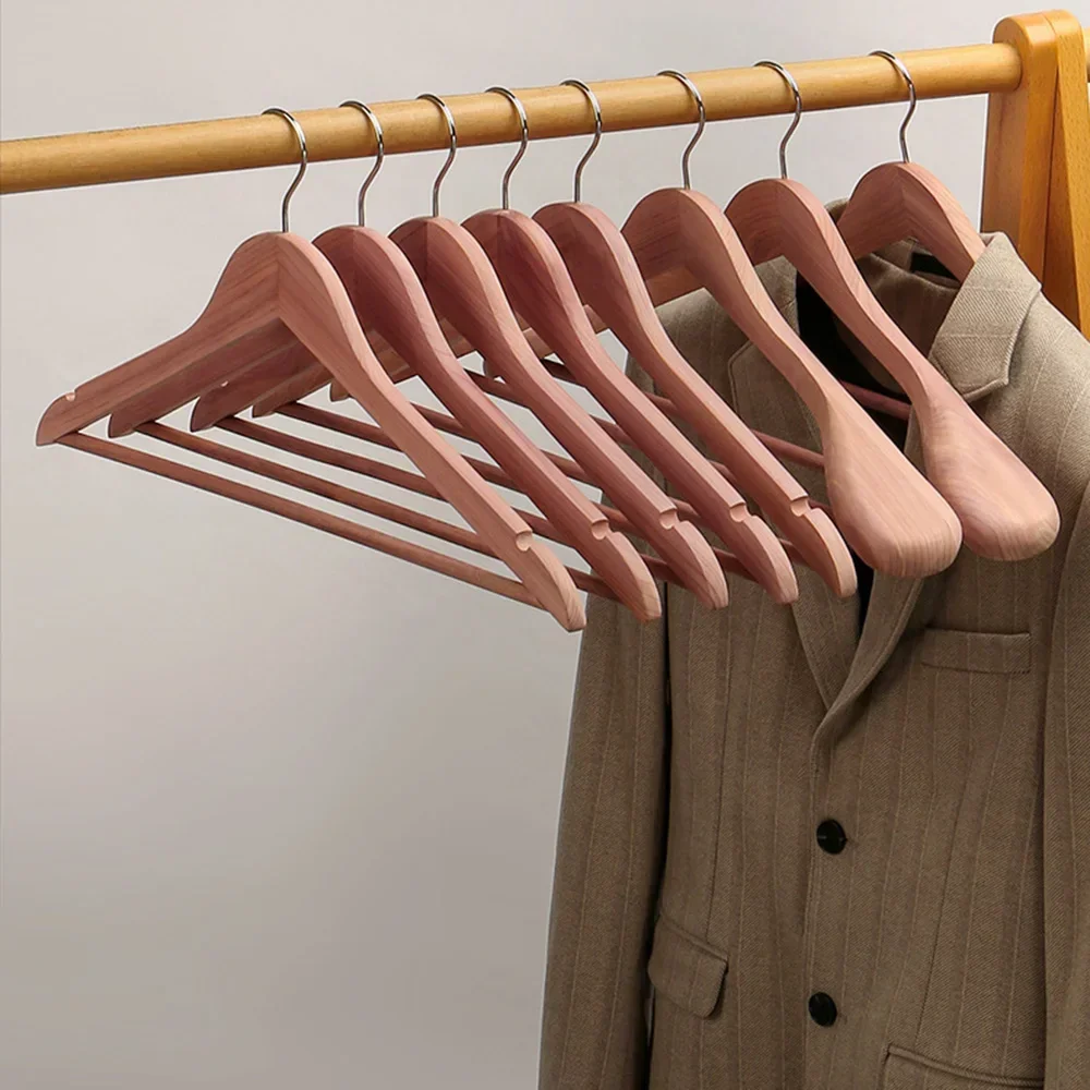 ganchos-de-madera-de-cedro-de-55-cm-de-ancho-de-lujo-con-gancho-giratorio-liso-para-abrigos-chaquetas-y-trajes