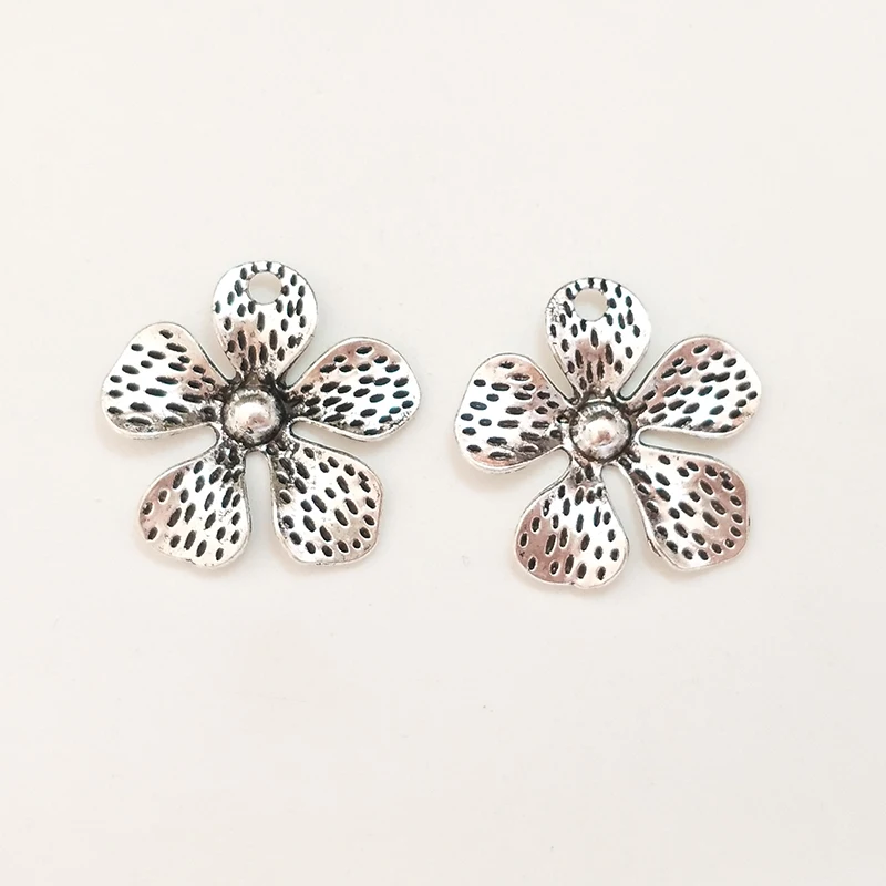 2023 New Fashion 5 Pieces Retro Patina Plated Zinc Alloy Flower Perforated Charms Pendants Diy Necklace Jewelry Accessories