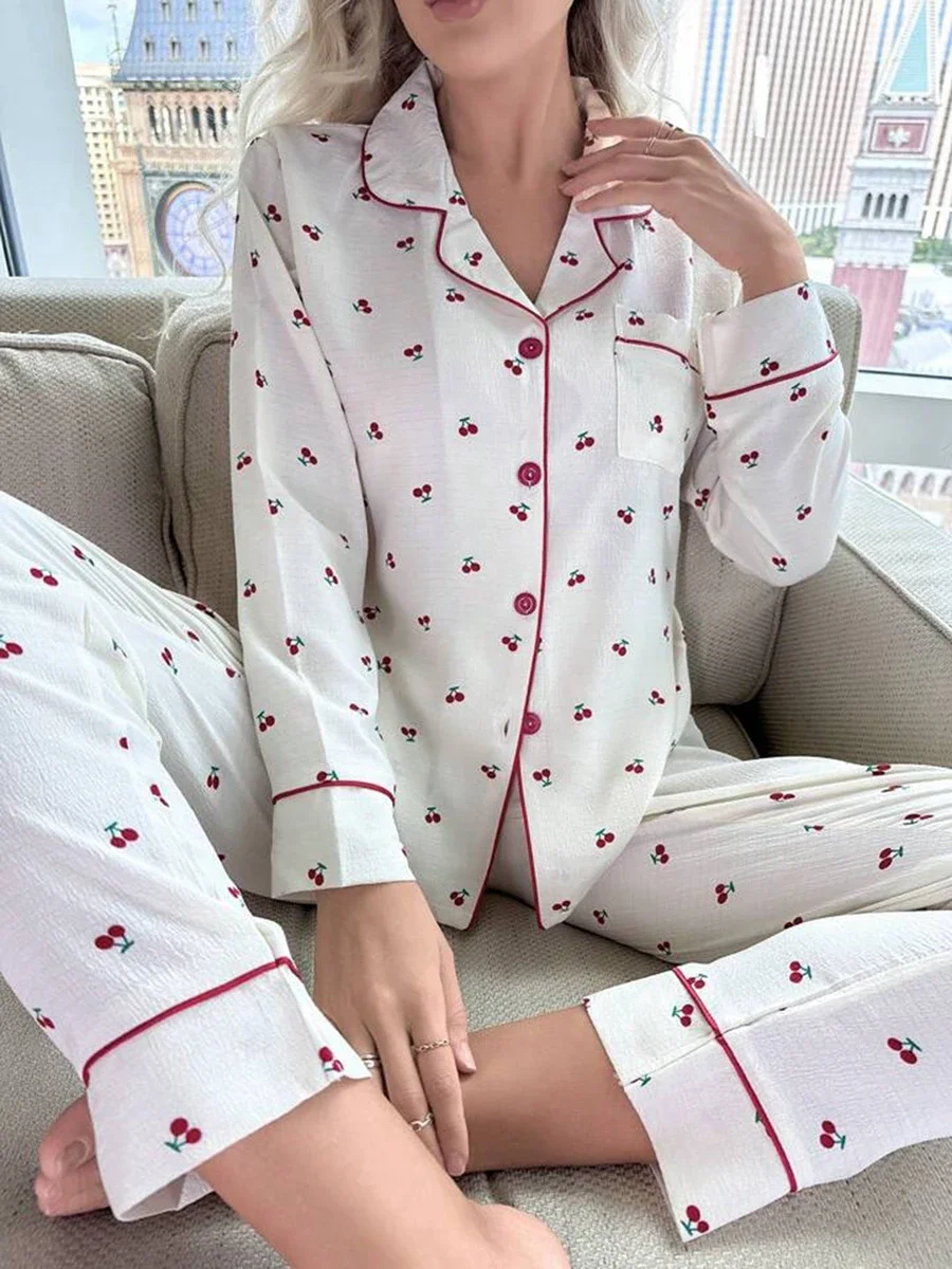 Set pigiama da donna top con chiusura a bottone a maniche lunghe con stampa ciliegia con pantaloni pigiameria Loungewear