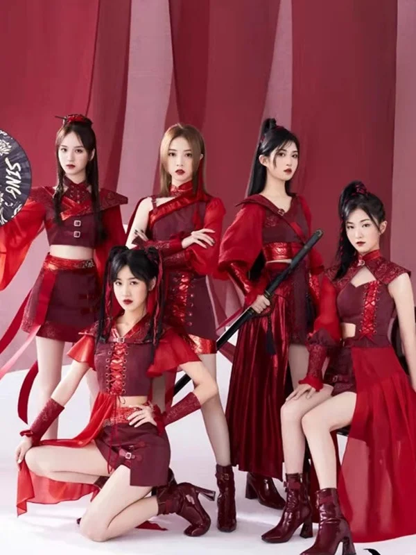 Rotes Lotus-Mond-Performance-Kostüm Sternenmädchen Jazz-Tanz Traditionelles Chinesisches Ethnisches Damen-Sommer-Bühnenoutfit aus Polyester